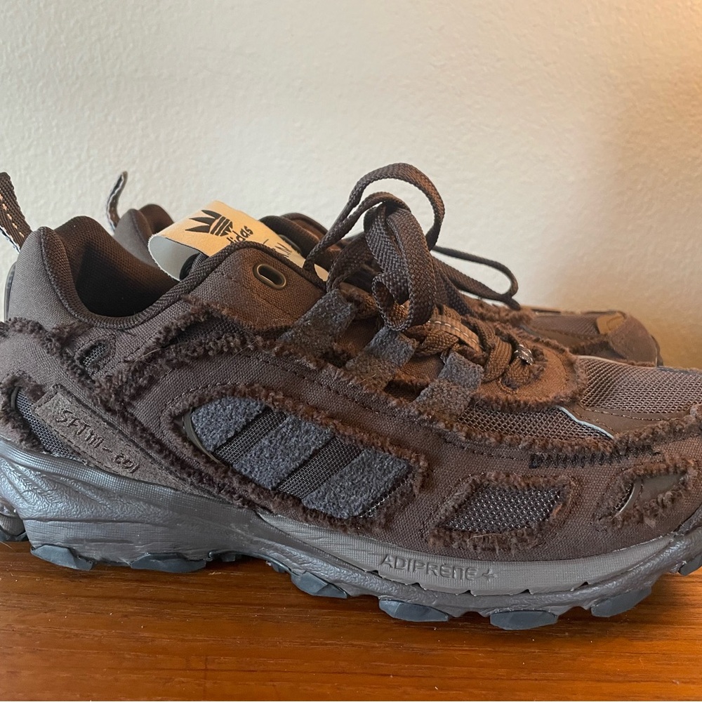 adidas Shadowturf
Song for the Mute Dark Brown